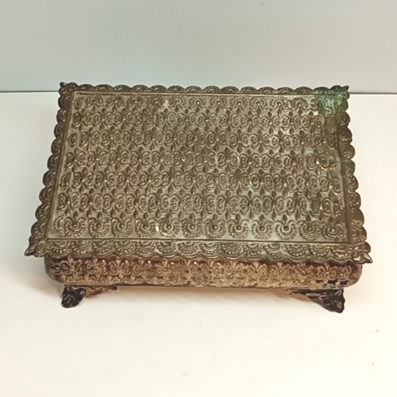 Vintage metal jewelry box with wood compartments. - Picture 3 of 8